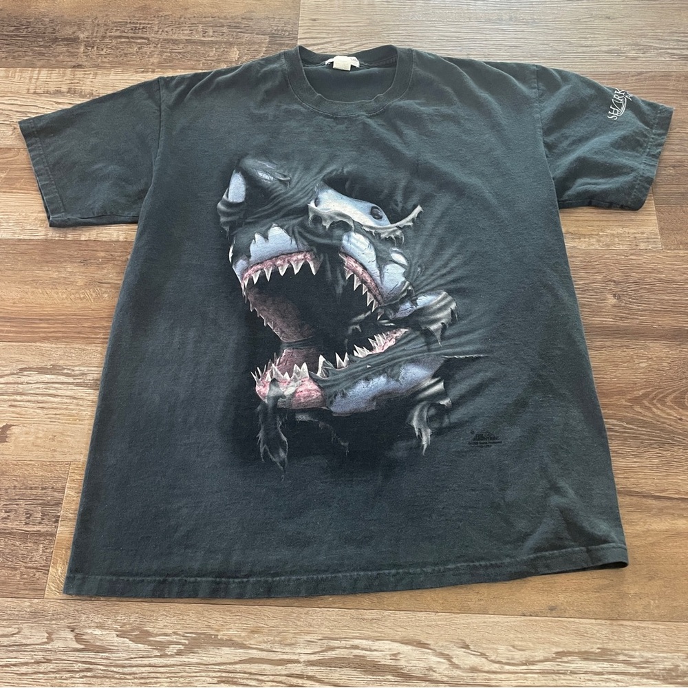 The Mountain Shark Reef Las Vegas tshirt Medium